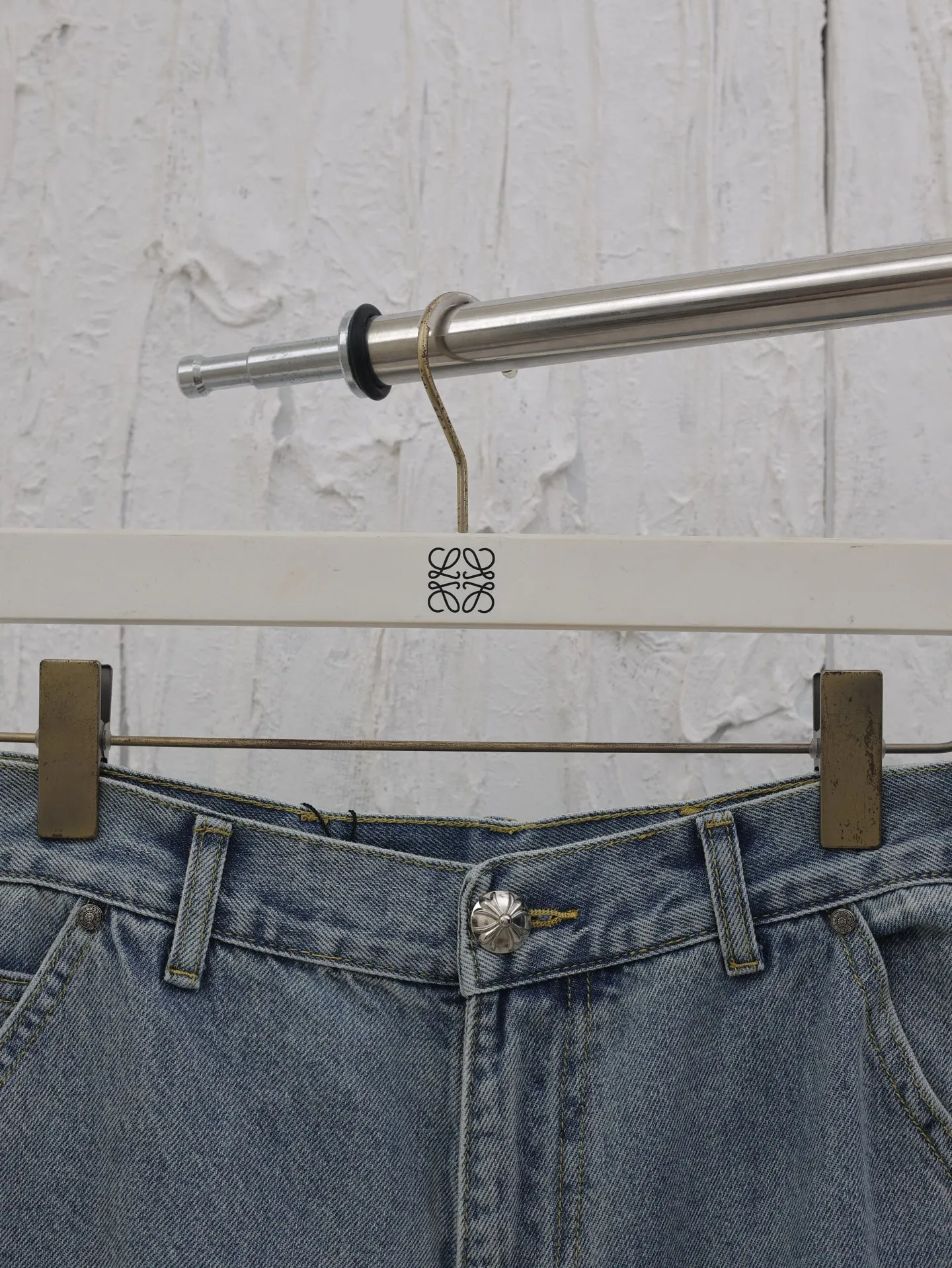 🅿️600 Come Heart*/Chro Heart Cross Starry Sky Cross Genuine Leather Patch Work Jeans. The washing process uses a combination of multiple processes such as heavy fermentation, washing and frying, spraying with horse and so on. Genuine leather patches, straight hem design, frayed feet, and accessories and hardware all customized in matching colors to achieve perfect consistency.  Size: 30/32/34/46